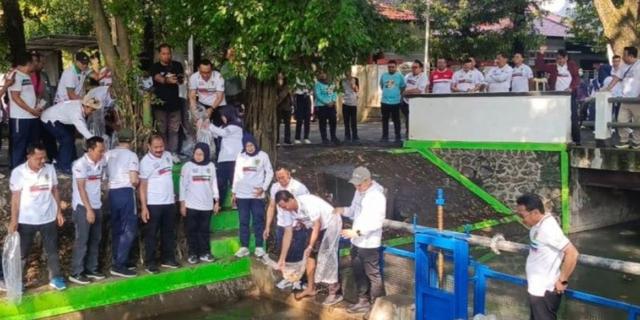 Pemkab Kudus Tebar 15.000 Benih Ikan Nila di Saluran Sekunder, Kampanyekan Kebersihan Sungai