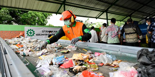 Tips Mengelola Sampah jadi Barang Tepat Guna, Tetap Jaga Lingkungan