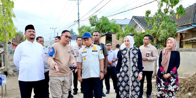 Mendagri Tito Fokus Pembersihan Lumpur di Permukiman Warga Aceh Tamiang