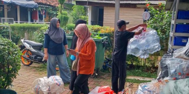 Sosialisasi Pemilihan Sampah Mulai dari Rumah Tangga Terus Digencarkan di Kramat Jati Jaktim