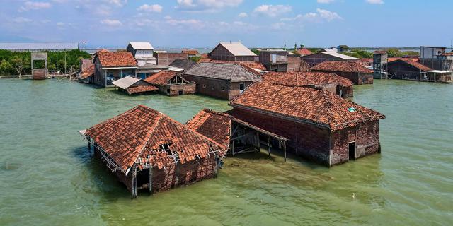 BNPB: Sampah yang Menutup Saluran Air Akibatkan Banjir Demak Sulit Surut