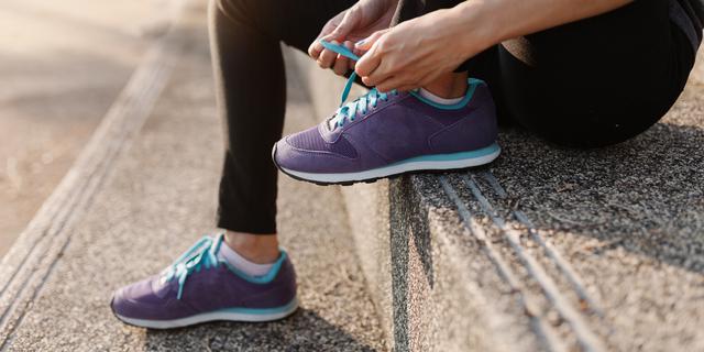 Mau Tampil Aktif Sekaligus Peduli Bumi? Begini Cara Bijak Memilih Sepatu Olahraga Ramah Lingkungan