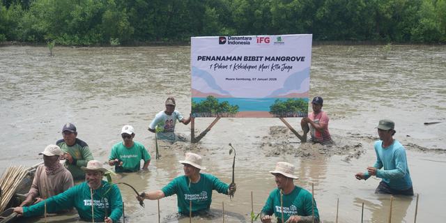 Merawat Alam, Penanaman 5.000 Bibit Mangrove di Pesisir Desa Pantai Bahagia Bekasi Jabar