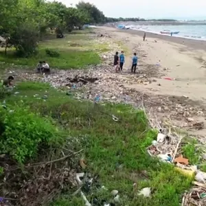 Pandawara Bersihkan Pantai Teluk Penyu Cilacap, Bersihkan 6,32 Ton Sampah