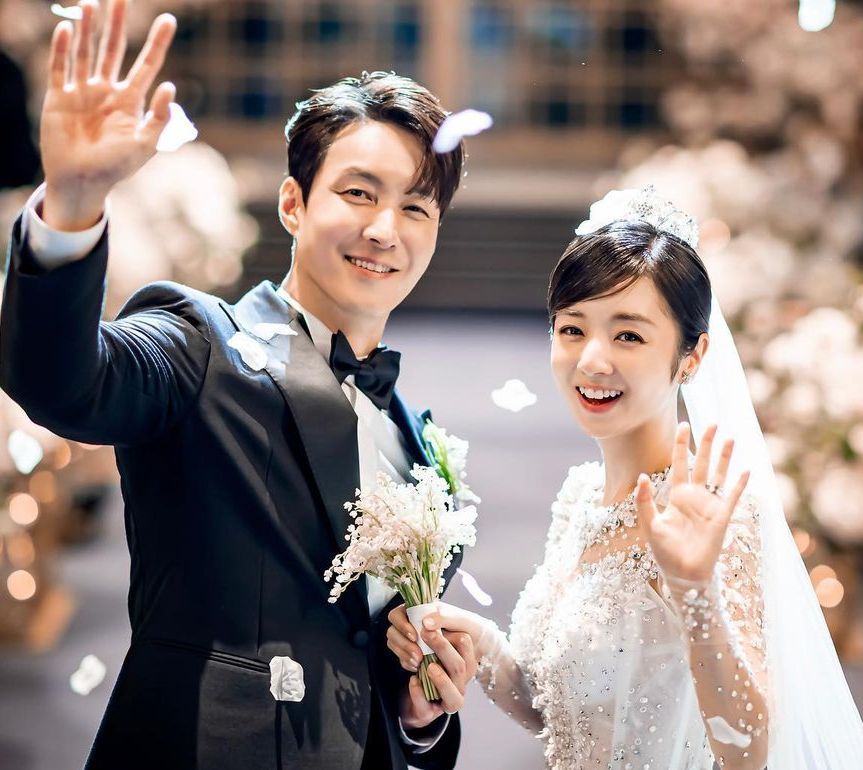 Just Married, Here 6 Portraits of Hirai Saya, Shim Hyung Tak's Wife Who ...