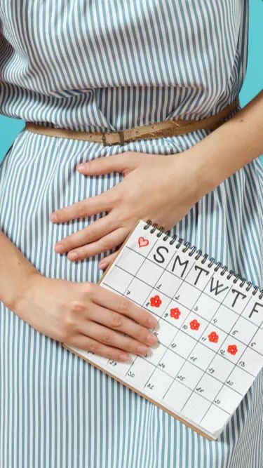 Mitos atau Fakta: Perempuan yang Sedang Menstruasi Dilarang Minum Air Dingin