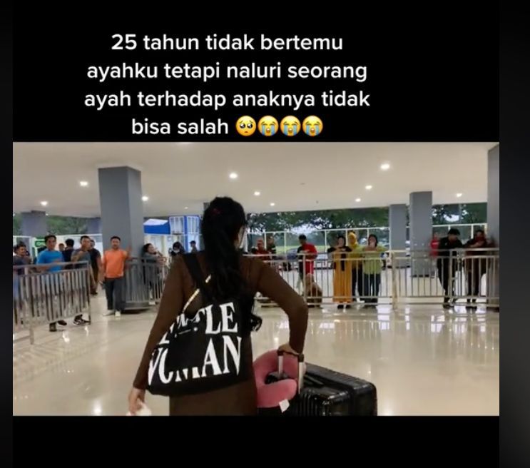 Terpisah 25 Tahun, Wanita Ini Menangis Haru saat Pertama Kali Bertemu