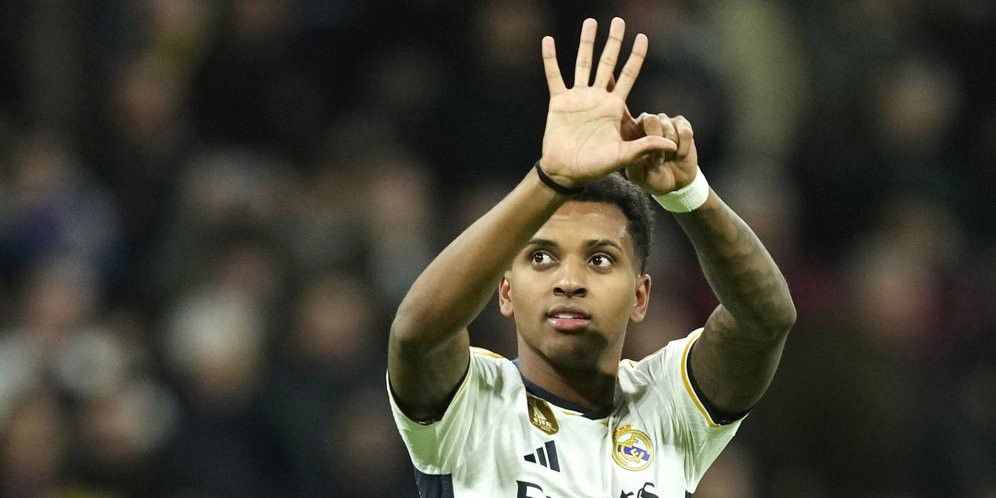 Rodrygo Melontarkan Sindiran Setelah Namanya Tak Terdaftar di Nominasi Ballon d'Or 2024: Memamerkan Koleksi Trofi dan Tertawa Sinis.