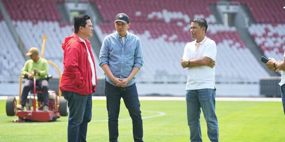 Menjelang pertandingan melawan Australia, Erick Thohir selaku Ketua Umum PSSI memeriksa keadaan Stadion GBK.