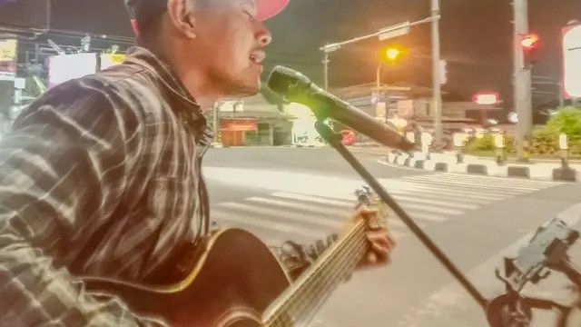 Kerasnya Hidup, Ini Cerita Musisi Jalanan di Persimpangan Jogja Ingin Mengubah Nasib Untuk di Masa Tua