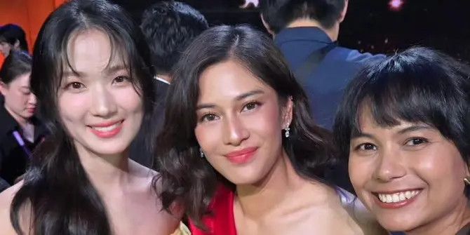 Cantik Sempurna, Potret Dian Sastrowardoyo Tampil Stunning Bergaun Merah di Seoul Drama Awards 2024