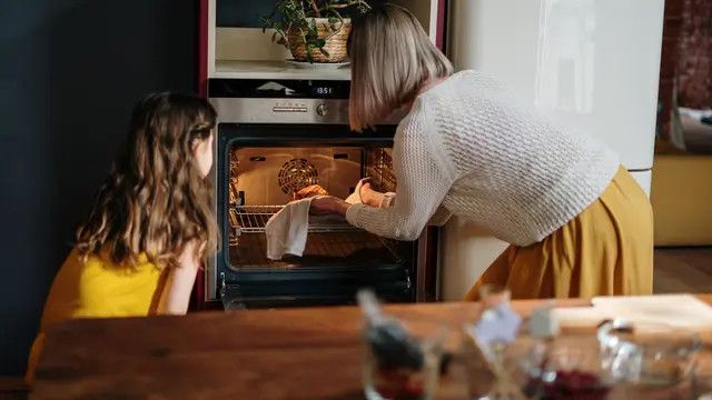 Cara Membersihkan Microwave untuk Mencegah Munculnya Bakteri yang Ancam Kesehatan