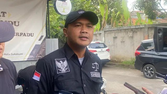 Viral Calon Walikota Sukabumi Kampanye Bagi-Bagi Amplop Berisi Uang di Masjid