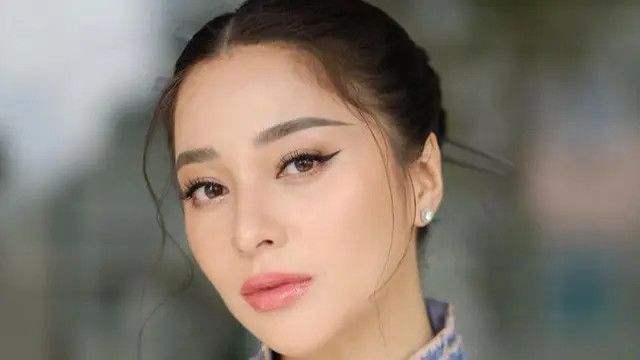 Penampilan Anggun dan Cantik, Potret  Nikita Willy Saat Memakai Baju Qipao China Bikin Pangling