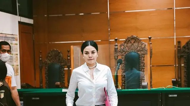 Pesan Nikita Mirzani Untuk Vadel Badjideh Usai Hasil visum Lolly Keluar: Semakin Membantah, Semakin Terjebak dalam Masalah