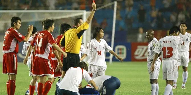 Kenangan Pahit Indonesia Vs China di Piala Asia 2004: Kalah 0-5 dan Alex Pulalo Kartu Merah