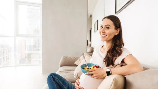 4 Pilihan Menu Makan Siang untuk Ibu Hamil yang Bebas Kolesterol dan Kaya Nutrisi