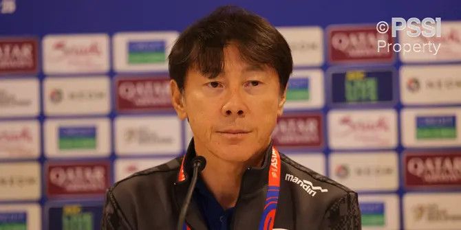 Ekspresi Shin Tae-yong Setelah Gawang Maarten Paes Kebobolan Dua Kali