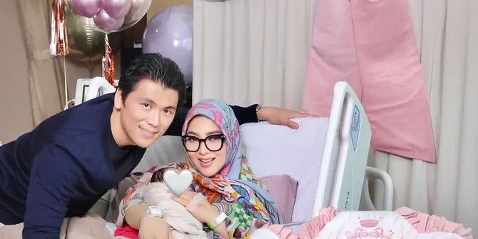 Gaya Mewah Syahrini Asuh Princess R, dari Gunakan Selimut Rp19 juta hingga Tas Rp700 juta