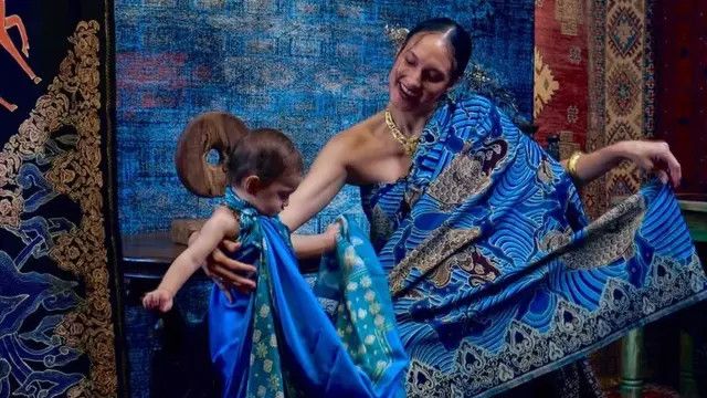 Cerita Nadine Chandrawinata Kenalkan Kain Batik ke Anak-Anak, dari Main Bareng hingga Padu Padan Busana untuk Fashion Show