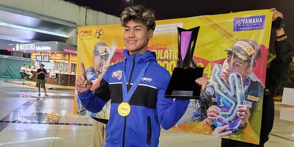 Akhirnya Pencetak Sejarah Aldi Mahendra Kembali ke Indonesia Bawa Trofi Juara Dunia WorldSSP300 2024