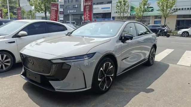 Mazda Resmi Luncurkan EZ-6 di China, Diklaim Memiliki Jangkauan hingga 1.301 Km