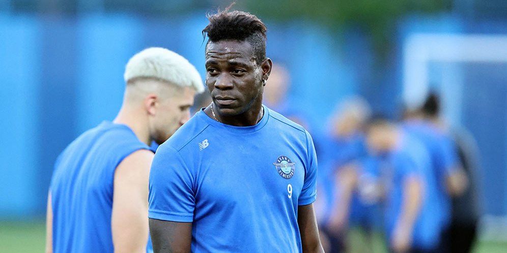 Kembali ke Liga Italia, Mario Balotelli Resmi Bergabung dengan Genoa