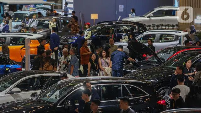 GIIAS 2024 Mencatat Transaksi Mencapai Rp 20 triliun, menunjukkan perkembangan positif dalam industri otomotif.