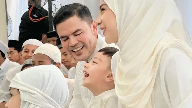 Potret Cantik Irish Bella Bersama Sang Suami saat Syukuran Rumah Baru Begitu Romantis