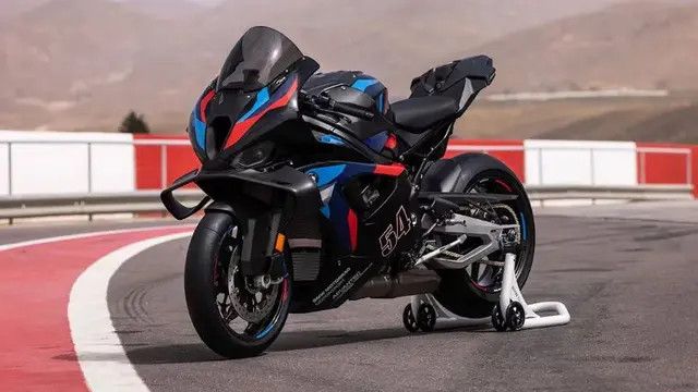 BMW M1000 RR Tampil Makin Sangar, Siap Tampil di WSBK 2025