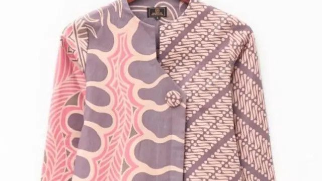 Setelan Baju Batik Kombinasi yang Harus Dimiliki oleh Wanita Stylish