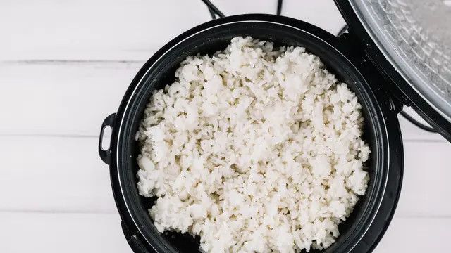 Rahasia Menyimpan Nasi di Rice Cooker Agar Tidak Kering dan Berkerak, Mudah Dilakukan