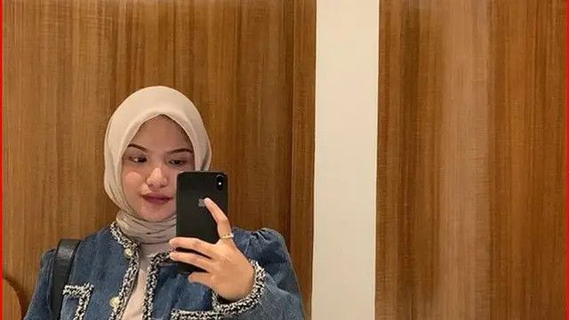 Potret OOTD Zahwa Nadhira, Memukau dari yang Kasual hingga Kebaya