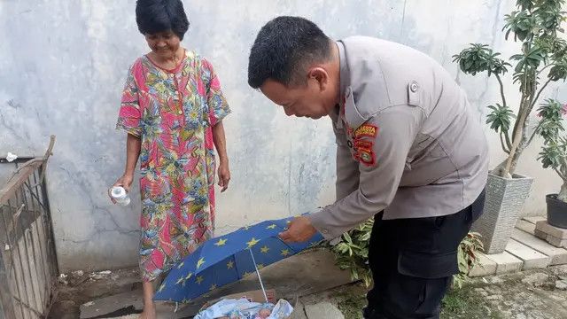 Bayi Ditinggalkan di Buang dalam Kardus, Surat dari Orang Tuanya Bikin Geleng-Geleng