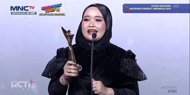 Sara Rahayu Bawa Pulang Piala Penghargaan Anugerah Dangdut Indonesia 2024