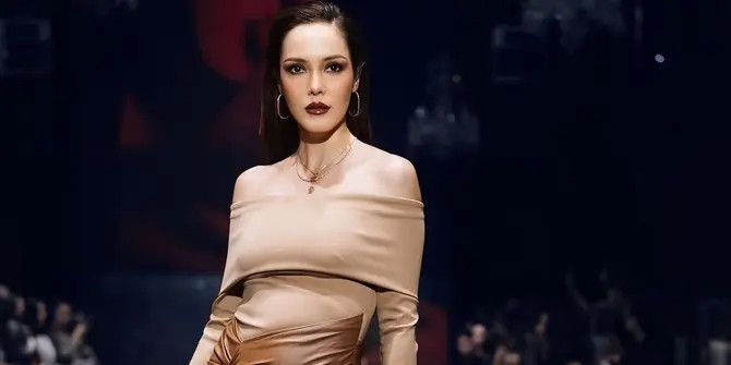 Gaya Super Kece Cathy Sharon Jadi Model Catwalk, Tetap Menawan di Usia 42 Tahun