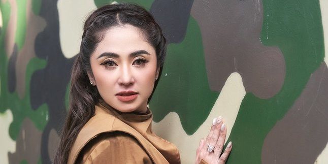 Dewi Perssik Akui Risih Foto Seksinya Jadi Koleksi Teman-Teman Sang Anak Gabriel