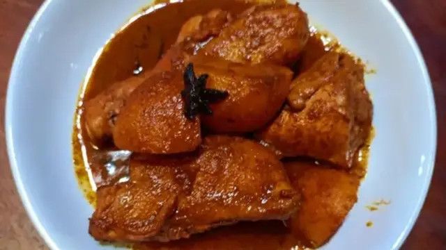 Tiga resep kari ayam merah yang lezat, cocok untuk menemani nasi hingga habis.