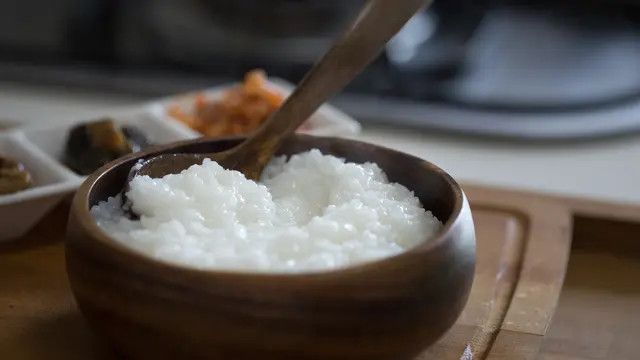 Tips Membuat Bubur Nasi Lembut dan Tidak Gosong, Begini Langkah-Langkahnya