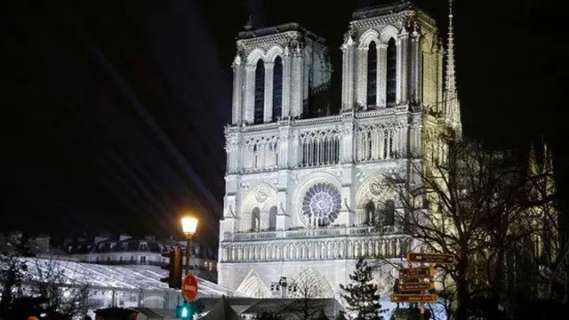 Katedral Berusia 860 Tahun Ini Dibuka Kembali Setelah Ditutup Lima Tahun Karena Kebakaran, Dekorasi Batu Putih dan Emasnya Makin Berkilau