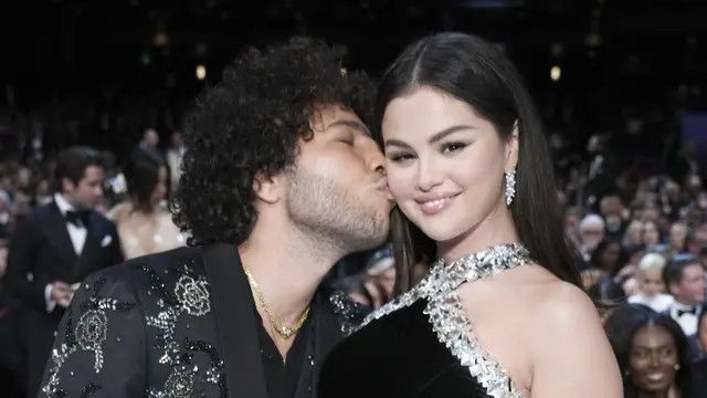 Selena Gomez Dilamar Benny Blanco, Pamer Cincin Rp3,1 Miliar