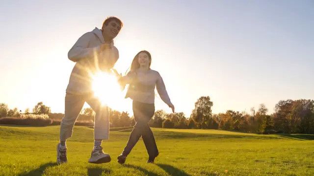 Sikap Perempuan yang Selalu Membahagiakan Pasangan, Pahami Ikatan Emosional yang Ada Diantaranya