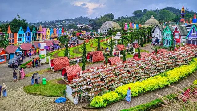 Flora Wisata Santerra de Laponte Malang, Destinasi Liburan Nataru 2025 yang Wajib Dikunjungi