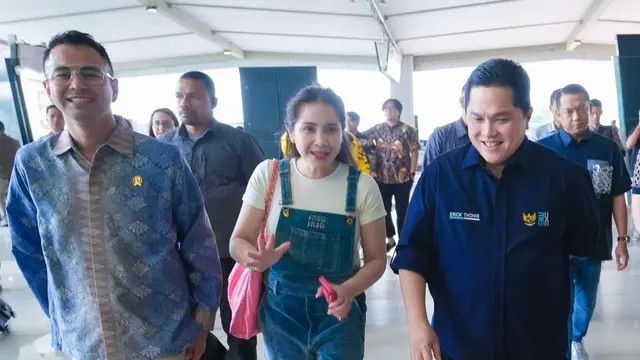 Nagita Slavina Temani Raffi Ahmad Bertemu Menteri Erick Thohir di Bandara Soekarno-Hatta, Outfit Gigi Malah Dikritik Habis Netizen