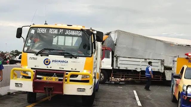 Kecelakaan Maut di Tol Malang, Bus Pelajar SMP Ditabrak Truk, 4 Tewas, 30 Terluka