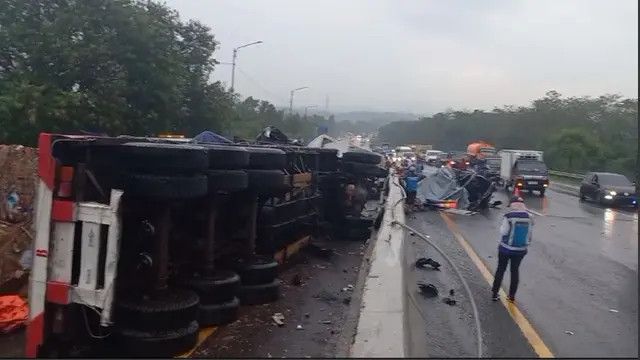 Tragedi Kecelakaan Bus di Tol Cipularang, Diduga Sopir Mengantuk dan Sebabkan 2 Penumpang Meninggal