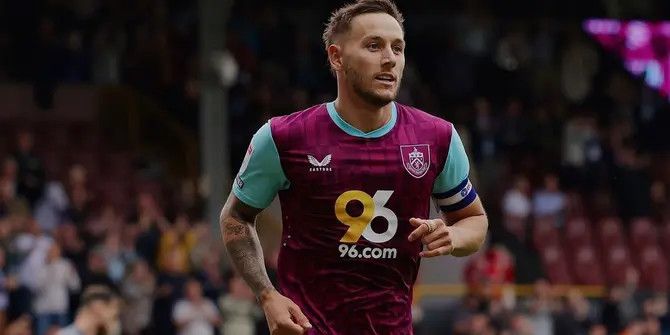 Kapten Burnley Josh Brownhill Tegaskan Tak Berdarah Malaysia, Putra Raja Turun Tangan