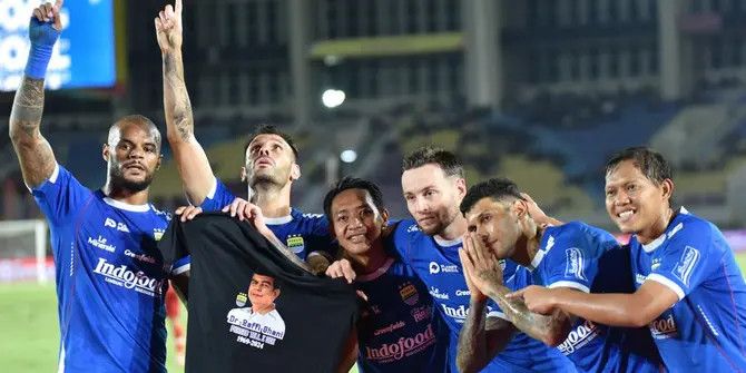 Persib Raih Gelar Juara Paruh Musim BRI Liga 1 dengan Manis