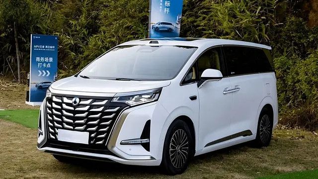 BYD Luncurkan Denza D9 Facelift 2025 dengan Harga Mulai Rp 750 Juta