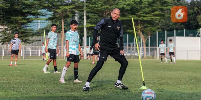 Bung Towel Sebut Nova Arianto Berbohong soal Masalah Komunikasi saat Shin Tae-yong Melatih Timnas Indonesia